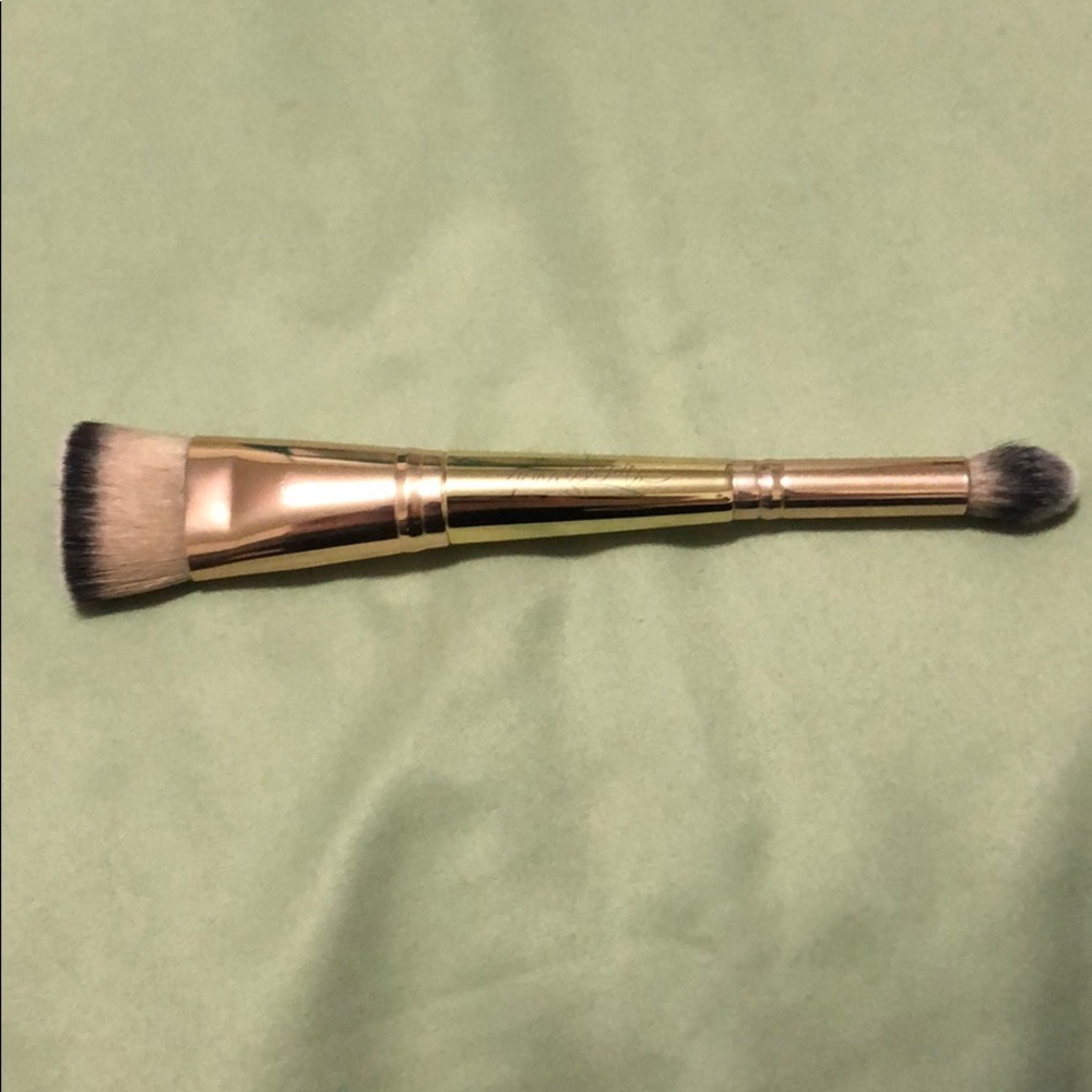Maskcara brush